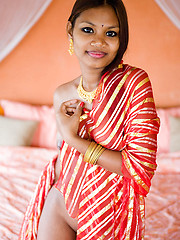 Erotic picture of Asha Kumara naked