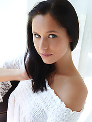 Erotic picture of Erotic photo session of sexy girl Gloria