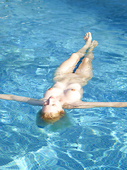 Erotic picture of Young girl Maya relaxing in the water