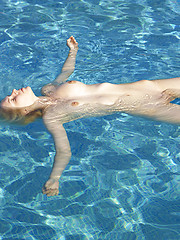 Erotic picture of Young girl Maya relaxing in the water