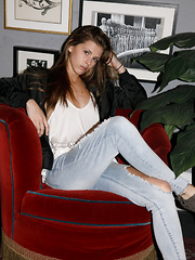 Erotic picture of Mazzy Plimpton At Hollywood Tower