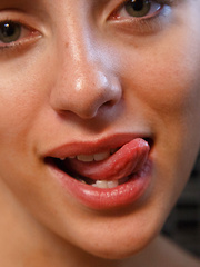 Erotic picture of Naomi Woods Khaleesi On Drugs