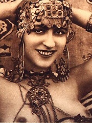 Erotic picture of Vintage fantasy nude chicks posing for the camera