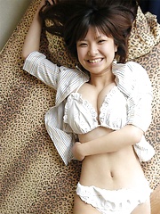 Erotic picture of Hanai Miri posing her sexy breasts