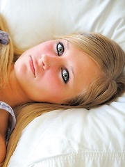 Erotic picture of Alice rises and shines