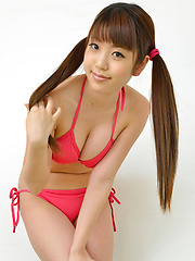 Erotic picture of Mizuho Shiraishi with cans in pink bath suit plays with her hair