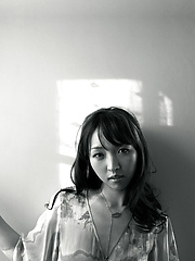 Erotic picture of Neo Asian babe has one of her best photo sessions out of house