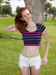 Erotic picture of Dee Dee Lynn Atomic Golf
