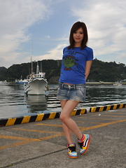 Erotic picture of Beautiful lady Hinata Serina likes to show off