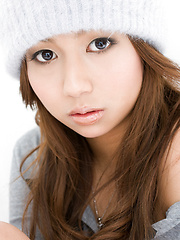 Erotic picture of Sahsha Asian doll is playful and can&acute;t decide between seasons