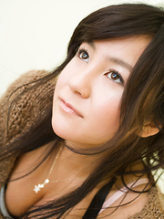 Erotic picture of Natsuki Takahashi Asian in short tight skirt shows hot cleavage