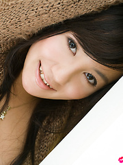 Erotic picture of Natsuki Takahashi Asian in short tight skirt shows hot cleavage